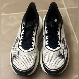 Under Armour Velociti Distance (Men’s 12)